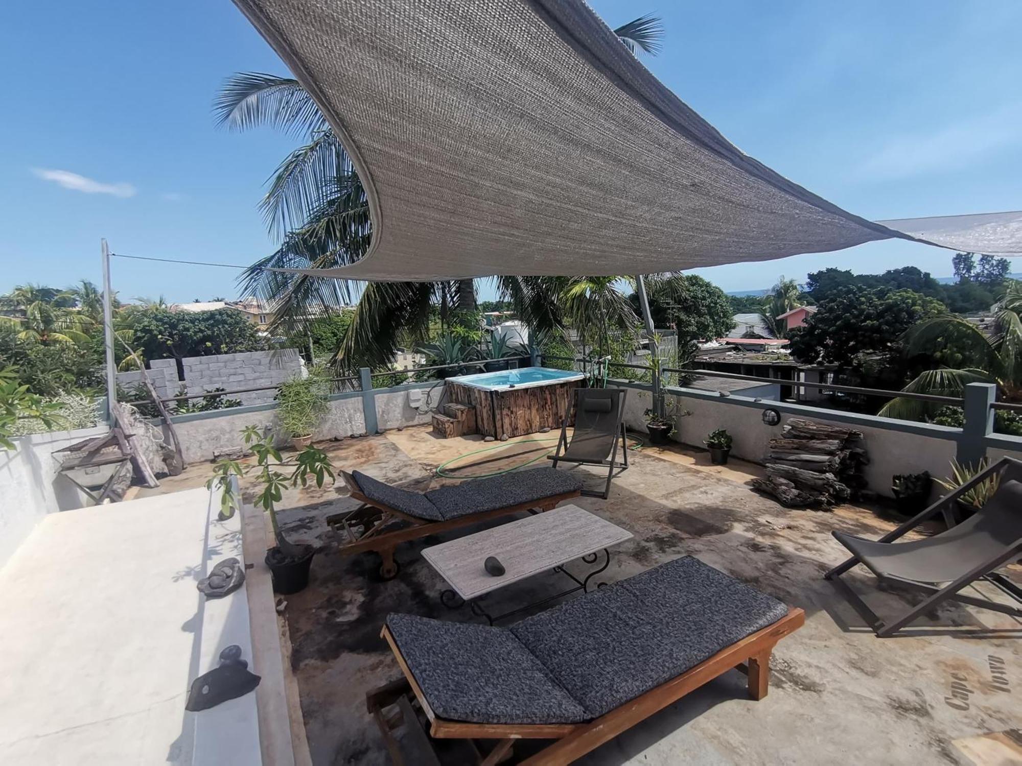 Modern Apartment/3Bedrooms/2Bathrooms/Rooftop/Jacuzzi Pointe aux Sable エクステリア 写真